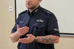 Spotkanie-klas-7-8-z-policjantem-2026-3